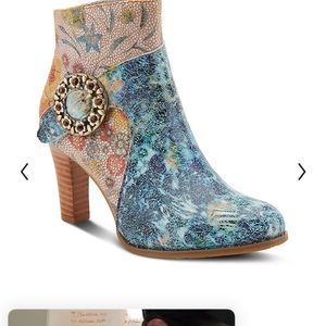 L’artiste Tulepo blue multi genuine leather low heel size 9